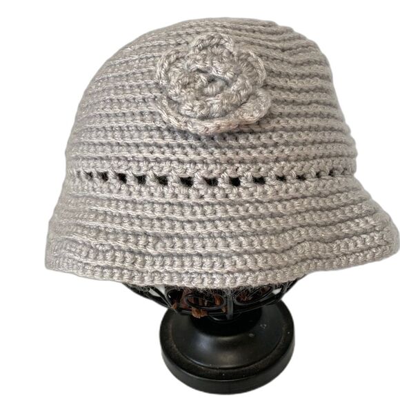 Crochet Foldable Flower Cloche Hat Gray with Flower Womens Small - Picture 1 of 10